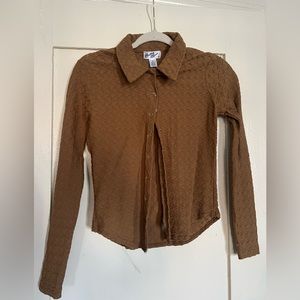 Brown vintage textured button up snap closure